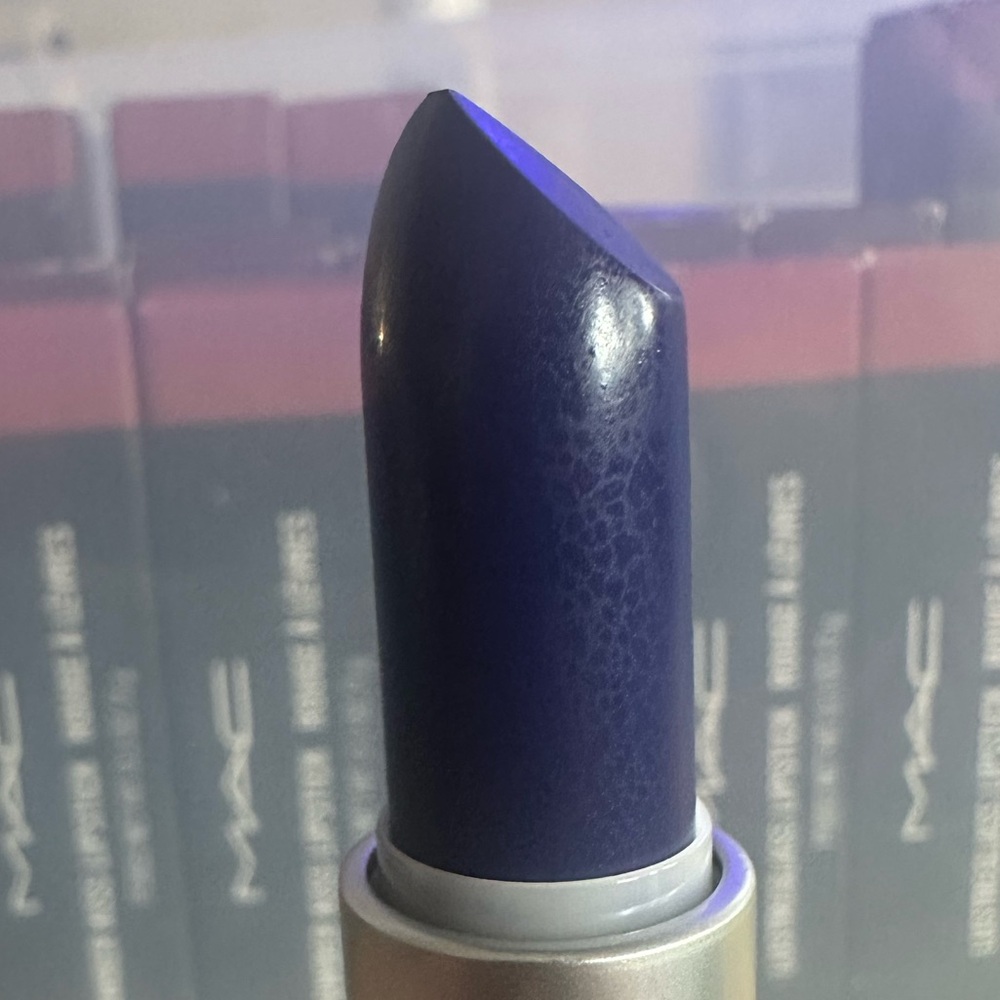 โผ๏ธ LAST ONE ๐ MATTE ROYAL a MAC MATTE LIPSTICK. RETAIL $25. (RARE FIND) - Picture 10 of 15